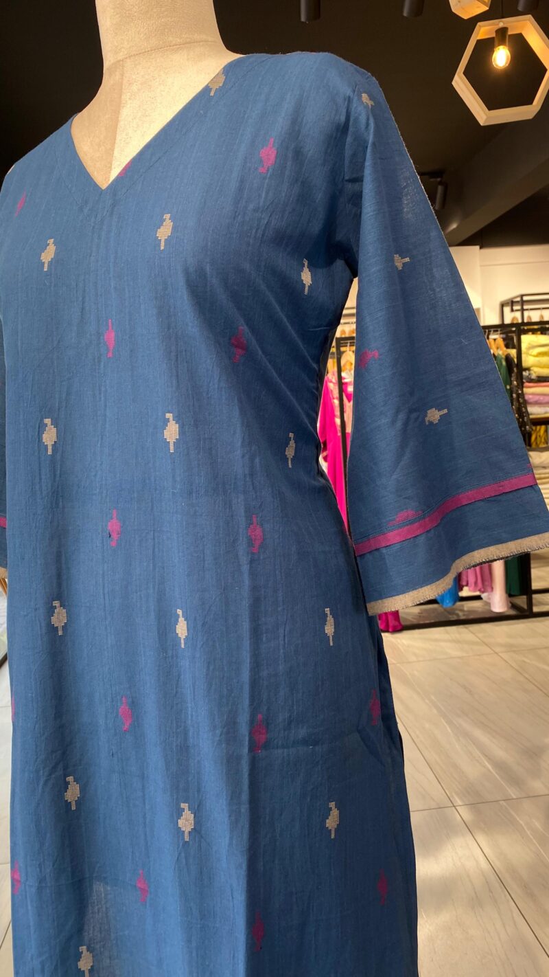 Women Embroidered Straight Kurta - Image 2